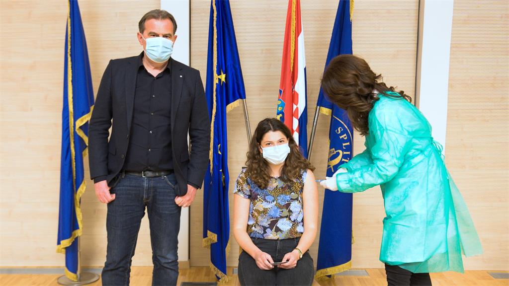 Na Medicinskom fakultetu u Splitu održano je cijepljenje studenata protiv SARS-CoV-2 virusa